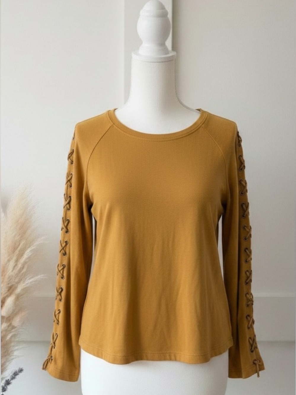 Bentley Arbuckle Vintage Long-Sleeve Top in Mustard M Excellent Condition